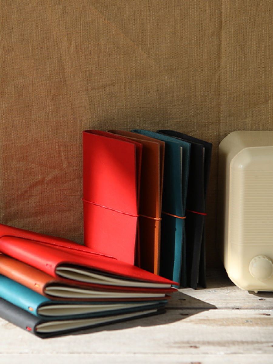 Paper Republic Grand Voyageur Pocket | Topdrawer